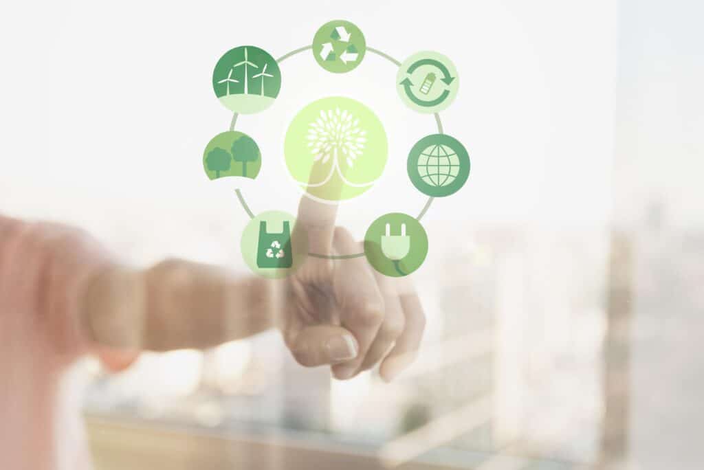 Pessoa interagindo com ícones digitais de sustentabilidade, simbolizando ecoconsciência e ações ambientais integradas ao cotidiano